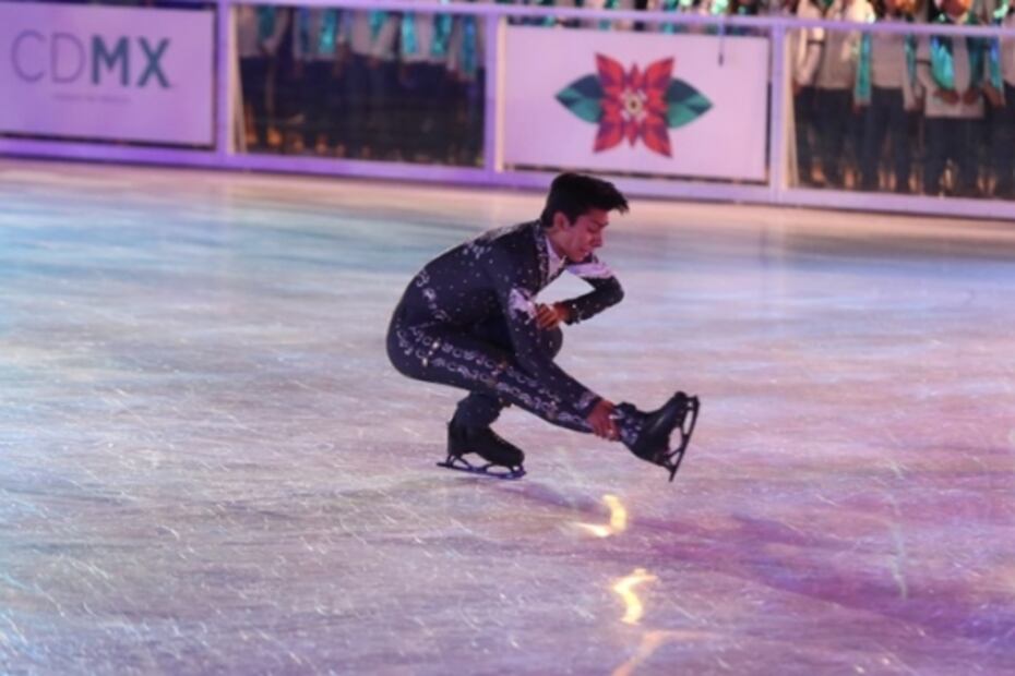 Sheinbaum inaugura pista de patinaje en el Zócalo