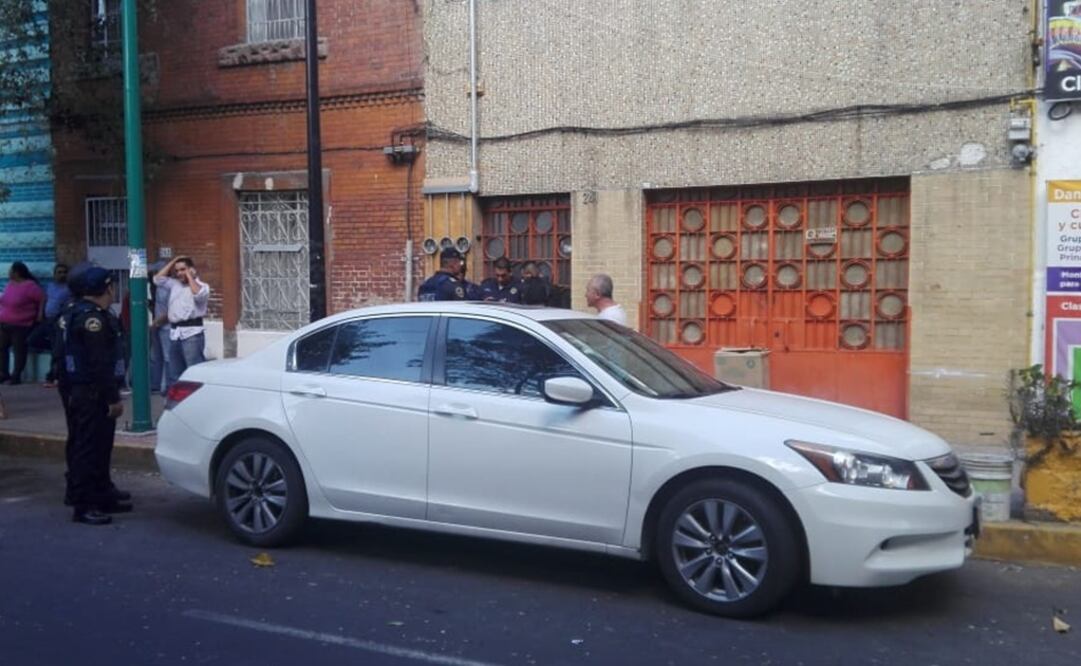 El vecino que resultó lesionado fue trasladado abordo de una ambulancia de la Cruz Roja a un hospital de Polanco. (Fotografía: Especial )