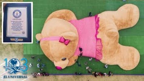 Rompen récord con "Xonita" en Edoméx, la osa de peluche más grande del mundo
