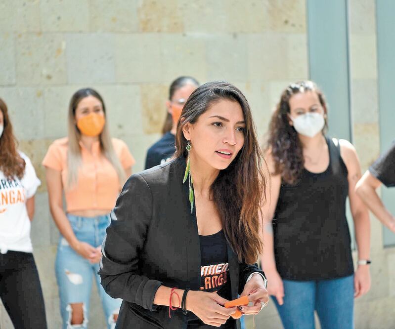 Ana Paola Lara, candidata al distrito local 17, acompañada por Julieta Macías Rábago, aspirante al 26, presentó la denuncia por agresión. Foto: ESPECIAL
