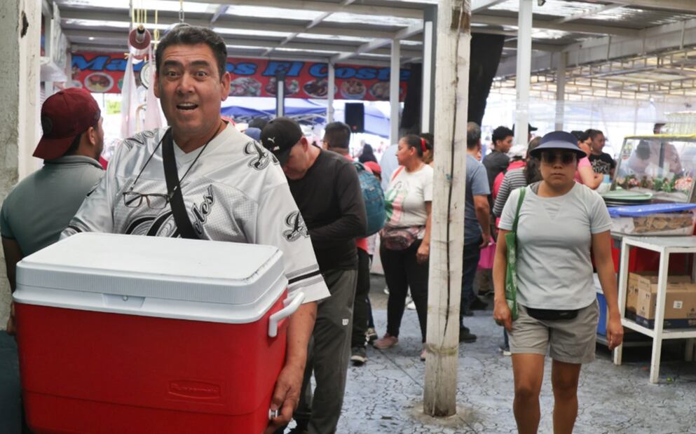 Miles de capitalinos acuden al Mercado de la Viga en busca de los mejores precios de pescados y mariscos en Viernes Santo, el 18 de abril de 2025. Foto: Carlos Mejía/EL UNIVERSAL