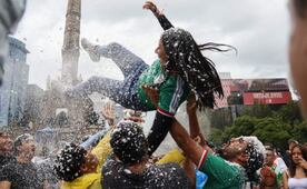 La fiesta juega tiempo extra; el Ángel reúne el último festejo mundialista