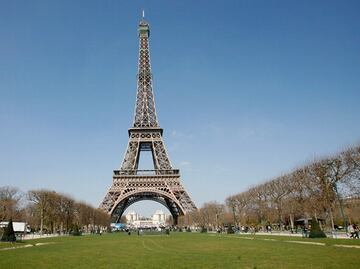 La Torre Eiffel cerrada por conflicto laboral