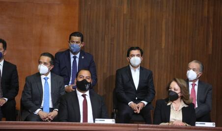 Llama presidente del Senado a fortalecer instituciones para no lucrar con vacunas antiCovid