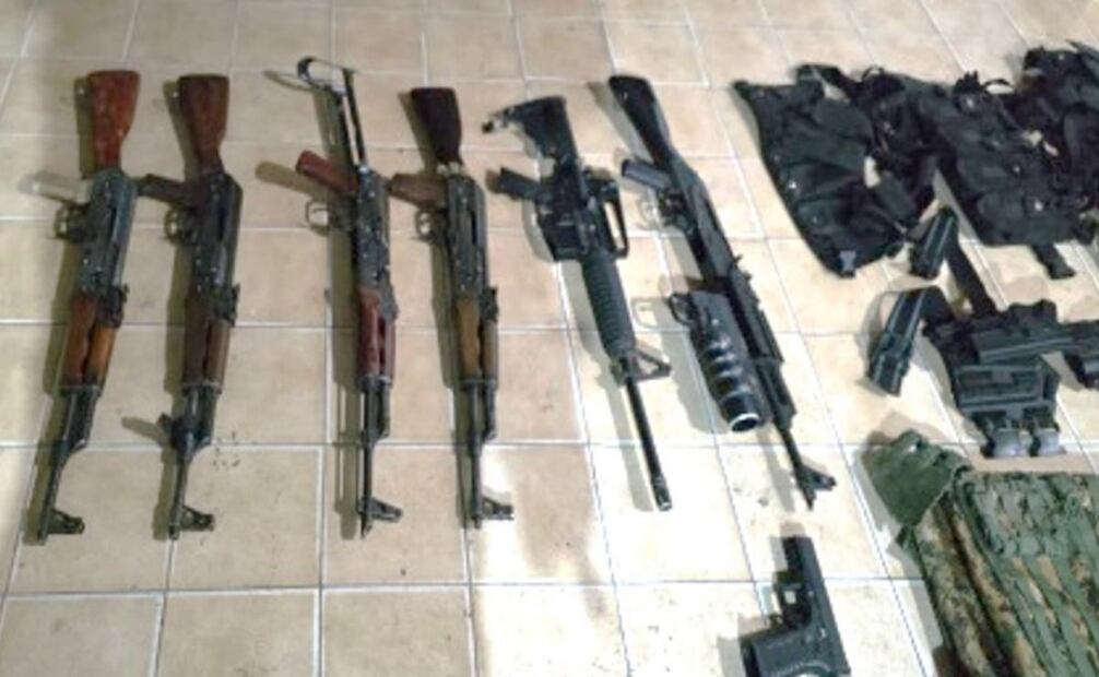 Los uniformados les aseguraron seis armas largas y un arma corta. Foto: Especial