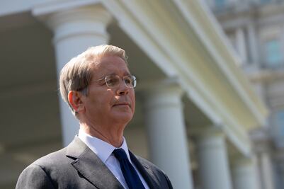 Aranceles de Trump: Secretario del Tesoro de EU dice que arancel de 10% global también aplica a México y Canadá