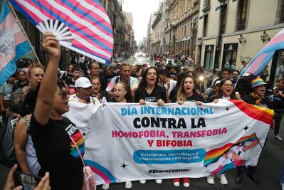 FOTOS Realizan marcha pacífica contra Homofobia, Transfobia y Bifobia; es encabezada por la diputada local, Diana Sánchez Barrios