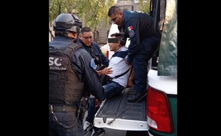 Tras persecución, detienen a dos por robo a cuentahabiente en el AICM