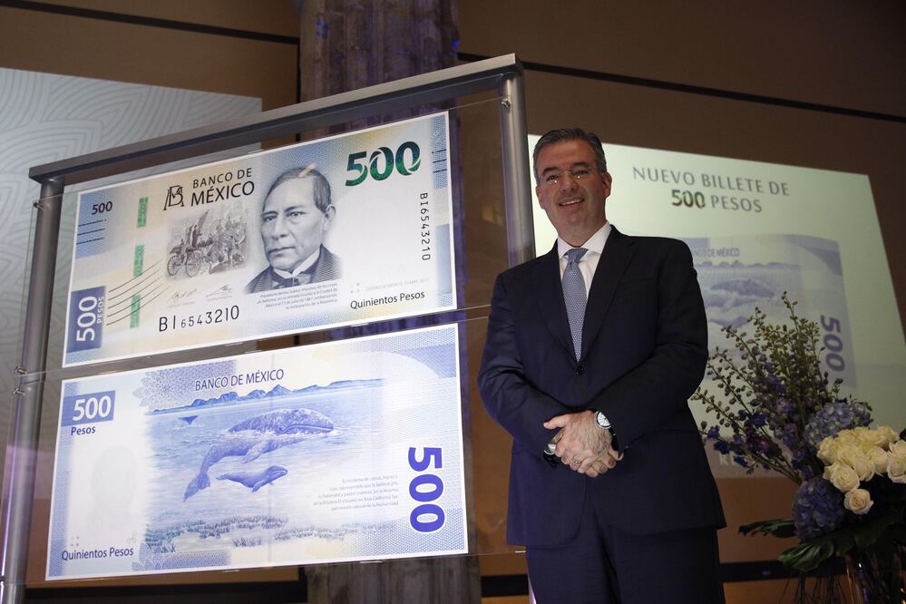 Alejandro Díaz de León, gobernador de Banxico, presenta el nuevo billete de 500 pesos (Foto: EFE)