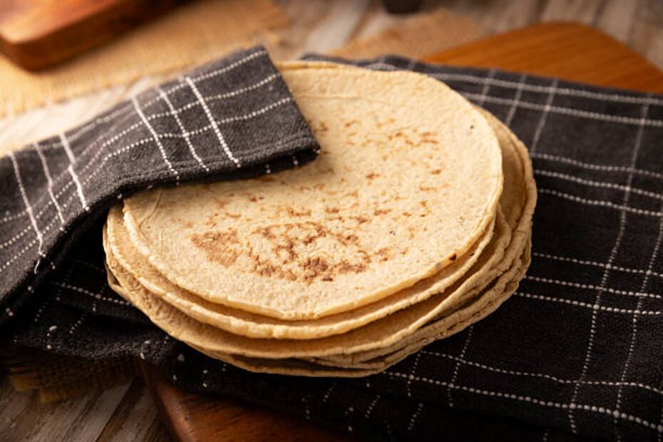 Las tortillas de maíz se conservan mejor en el refrigedor, envueltas en una servilleta y dentro de una bolsa térmica. Foto: Unsplash