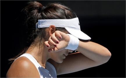 La tenista Emma Raducanu identifica a su acosador en pleno juego; rompe en llanto y detiene las acciones