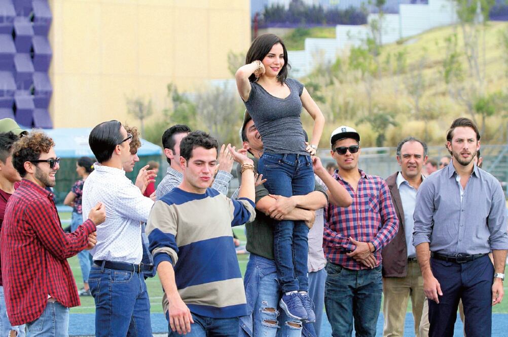 Martha Higareda en un homenaje al cine indio, famoso por los musicales que incorpora a la trama (CARLOS MEJÍA. EL UNIVERSAL)