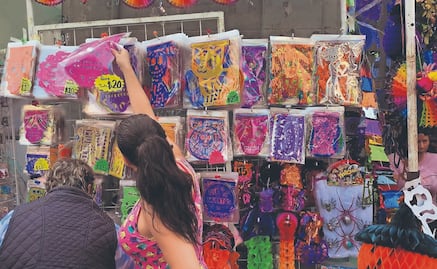 Día de Muertos “made in China” desplaza a comerciantes locales