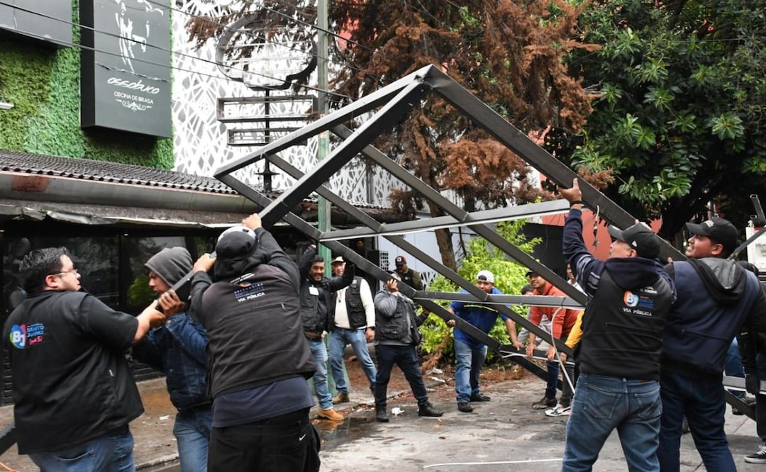 Avanza 70% la recuperación de espacio público en Nápoles; retiran estructuras de 42 comercios. Foto: Especial