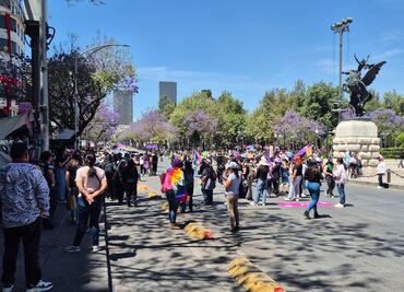 Colectivo feminista cierra avenida Juárez frente al Palacio de Bellas Artes; prevén marcha a la Glorieta de Insurgentes