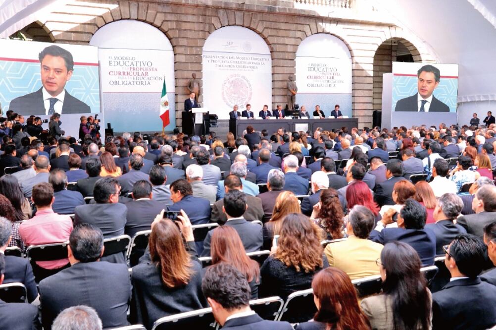 Durante el evento se anunció que la sociedad podrá opinar en torno al modelo en la página de internet www.gob.mx/modeloeducativo2016 (ESPECIAL)
