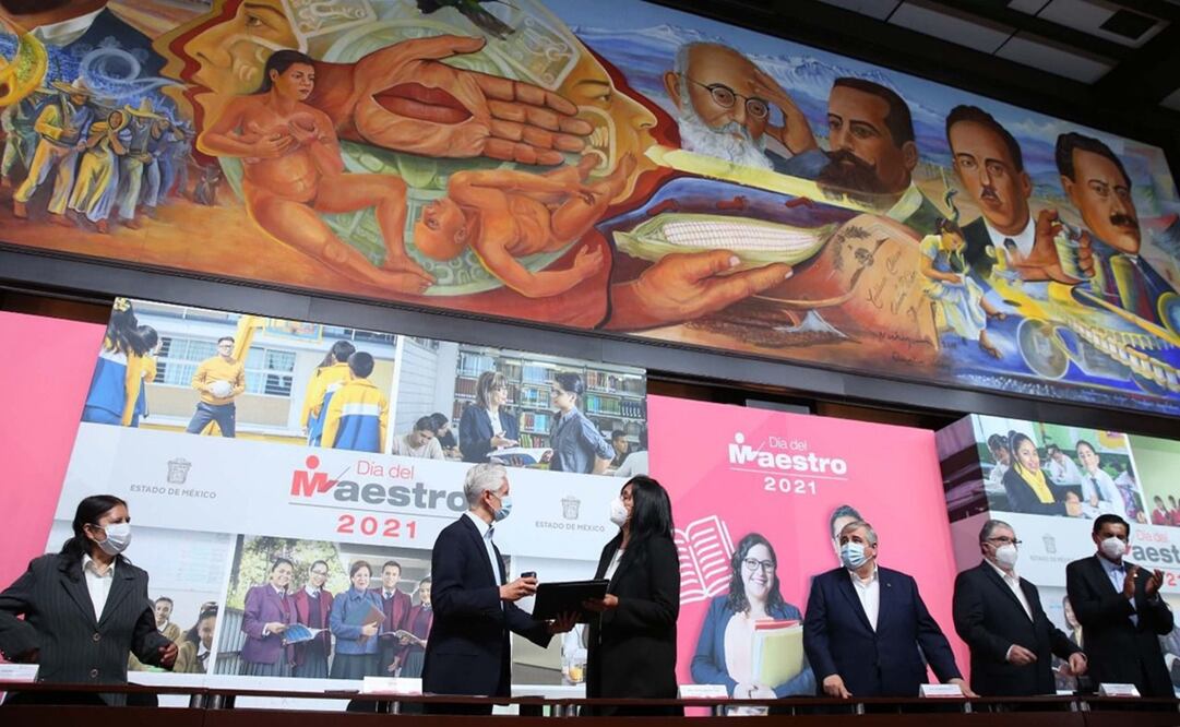 En el Salón del Pueblo del Palacio de Gobierno, el mandatario mexiquense recalcó que el pasado miércoles inició en Toluca la aplicación de la vacuna contra el Covid-19 a maestras y maestros. Foto: Especial 