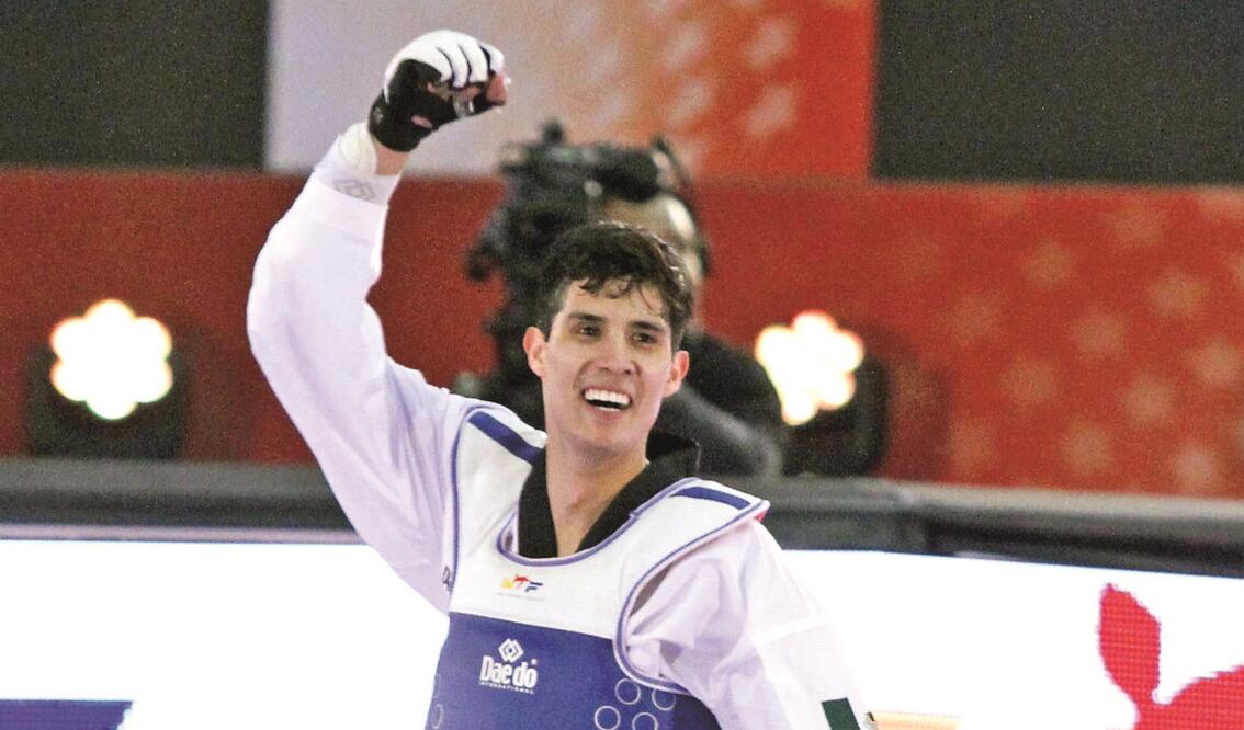 El regiomontano César Rodríguez ve en la medallista olímpica María Espinoza su ejemplo a seguir (CARLOS MEJÍA. EL UNIVERSAL)