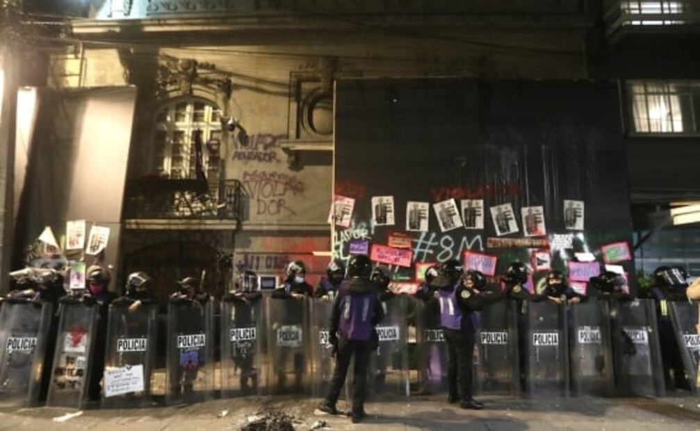 ¿Quién es Andrés Roemer, el escritor con orden de aprehensión por violación?