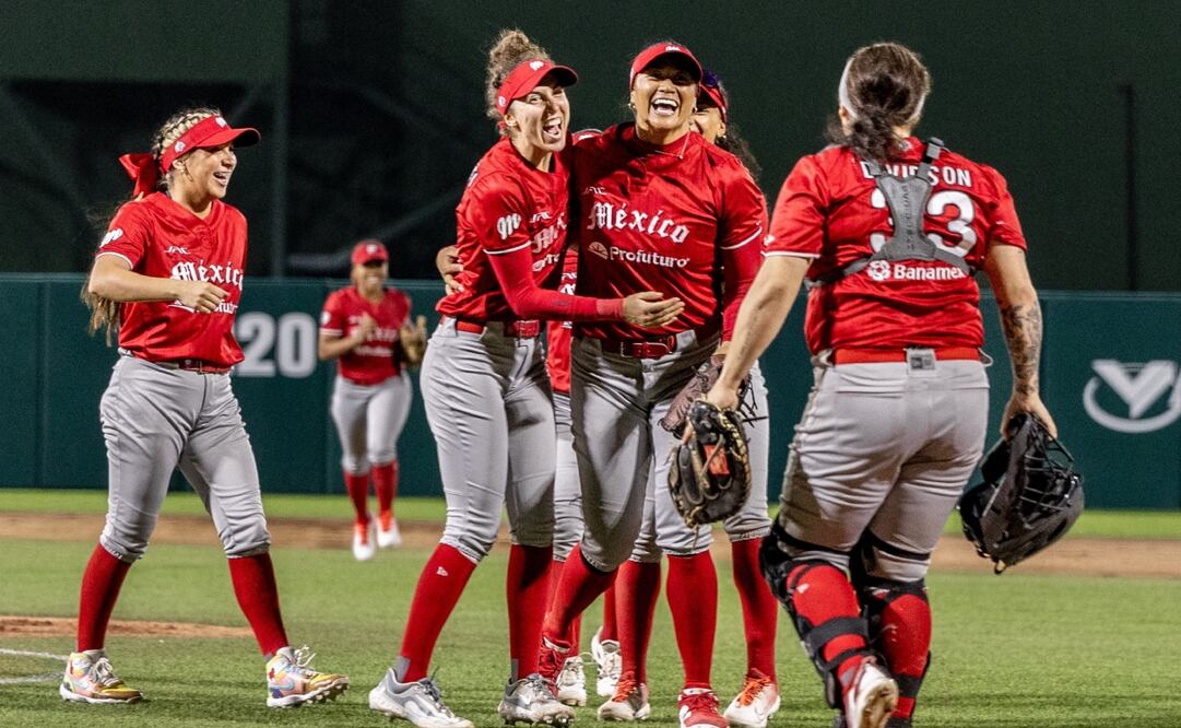 Megan Faraimo celebra el primer juego perfecto de la Liga Mexicana de Softbol - Foto: Diablos Rojos Femenil