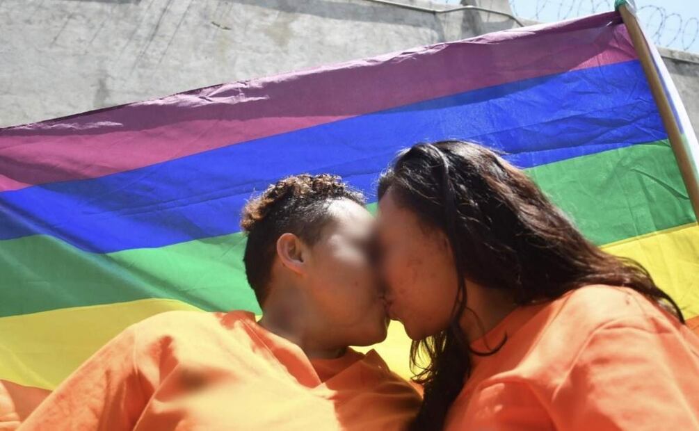 Durante las celebraciones por el Día del Orgullo LGBT+ en penales de Guanajuato, dos parejas del mismo sexo contrajeron matrimonio (28/06/2025). Foto: Especial
