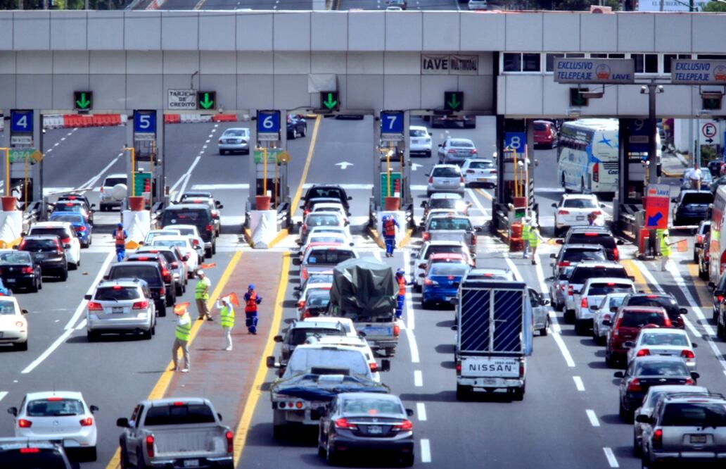 Luego del periodo vacacional de Semana Santa, este sábado continúa el regreso de paseantes a sus lugares de origen. Foto: Archivo/ EL UNIVERSAL