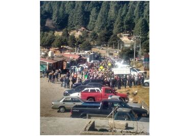 Campesinos marchan de la México-Toluca rumbo a los Pinos