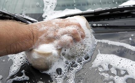 Suspenden autolavado en Nuevo León por uso indebido de agua potable 