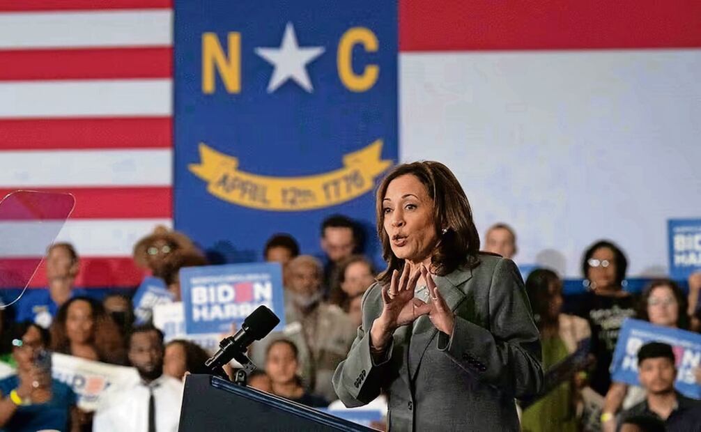 La vicepresidenta de EU, Kamala Harris, en un evento de campaña en la escuela secundaria James B. Dudley, en Greensboro, Carolina del Norte. Foto: AFP