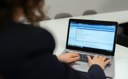 Empresas que emiten bonos verdes contaminan menos, según Banco de Pagos Internacionales; sus emisiones bajaron más de 10%, afirma