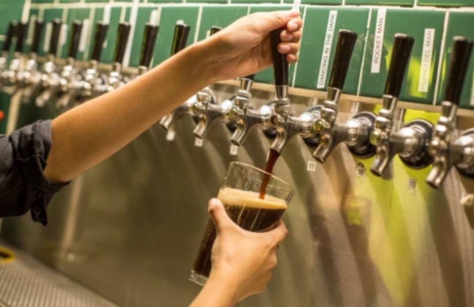 Prueba esta cerveza sabor a bombón quemado, una etiqueta de Cervecería Lírica