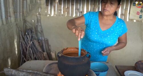 Prepara atoles de La Huasteca