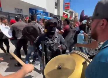 "Soy del mero Sinaloa, donde se rompen las olas"; músicos marchan en Mazatlán en favor de la música de banda