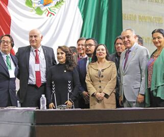 Diputados reconocen a la UAM en aniversario