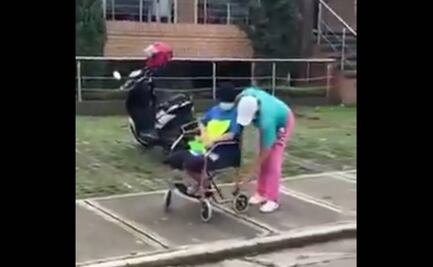 Captan a mujer vendando a su hija para pedir limosna como falsa discapacitada