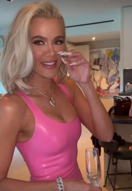 Khloé Kardashian le hace la competencia a Margot Robbie y aparece con atuendo de Barbie