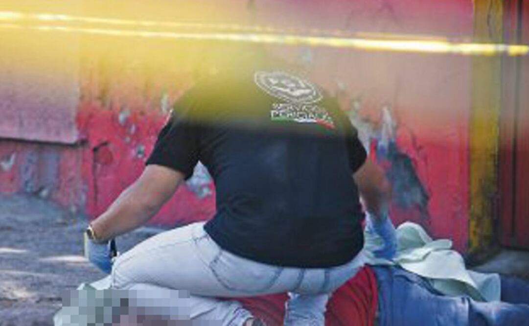  Aunque paramédicos en la unidad médica RM09 acudieron para valorarlo, sólo pudieron confirmar su fallecimiento.  (Fotografía: El Gráfico)