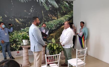 Sin orden judicial, pareja gay celebra primer matrimonio igualitario en Xalapa