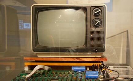 Dona su computadora, le regalan 100 mil dólares