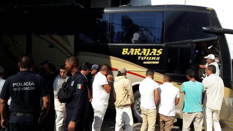 Trasladan a 250 reos a penal federal de Tierra Caliente