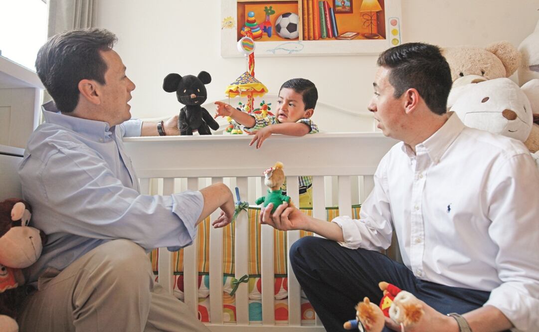 José Juan y Armando afirman que hasta el momento no han sufrido ningún incidente de discriminación. La pareja planea casarse pronto   Foto: JUAN CARLOS REYES / EL UNIVERSAL