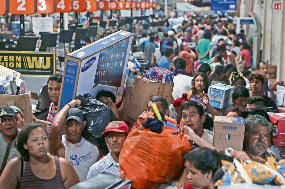 CNDH llama al gobierno a impulsar medidas que compensen las afectaciones a la población vulnerable por el aumento a los precios de las gasolinas. (ARCHIVO. EL UNIVERSAL)