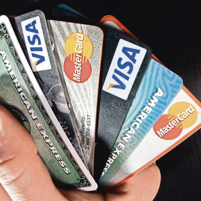 Datos oficiales indican que ocho de cada 10 tarjetas emitidas de junio de 2017 a junio de 2018 se otorgaron a personas con antecedentes crediticios. (ARCHIVO EL UNIVERSAL)