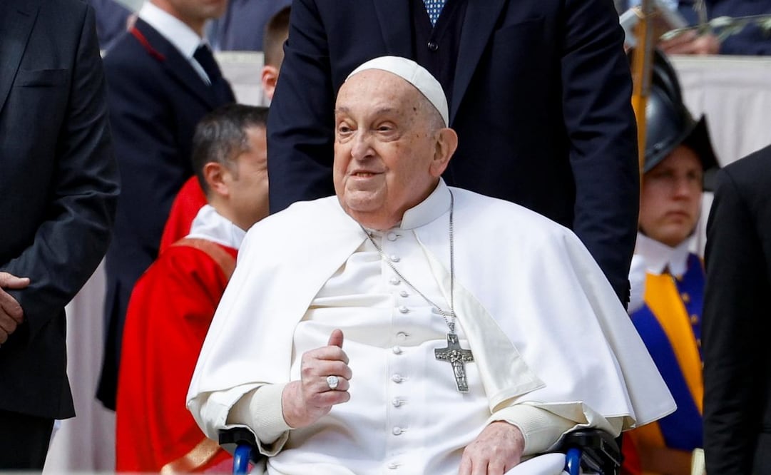 El papa Francisco, al término de la misa del Domingo de Ramos. Foto: EFE