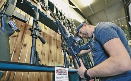 Entra en vigor “Ley de alerta roja” en NY que restringe acceso a armas de fuego