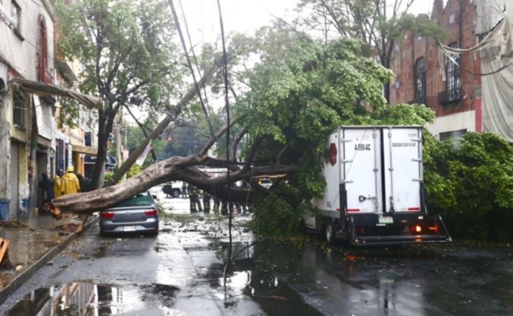 Captan en videos la caída de granizo y lluvias en la CDMX y Edomex
