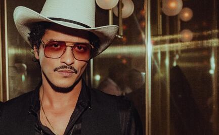 Bruno Mars deja a sus fans esperando un saludo frente a su hotel en Reforma