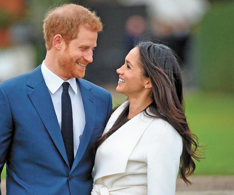 Unión. El príncipe Enrique y Meghan Markle durante el anuncio de su compromiso en noviembre de 2017, en el Palacio de Kensington. Foto: FACUNDO ARRIZABALAGA. EFE