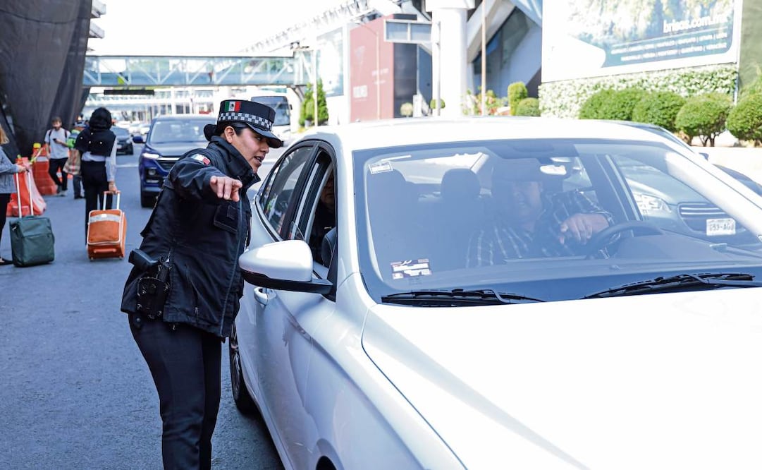 En el segundo día de operativo, elementos de la Guardia Nacional amonestaron verbalmente a los conductores de taxi por aplicación. Foto: Gabriel Pano / EL UNIVERSAL