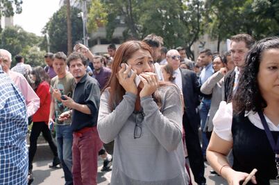 Huracanes y sismos impactan a AT&T